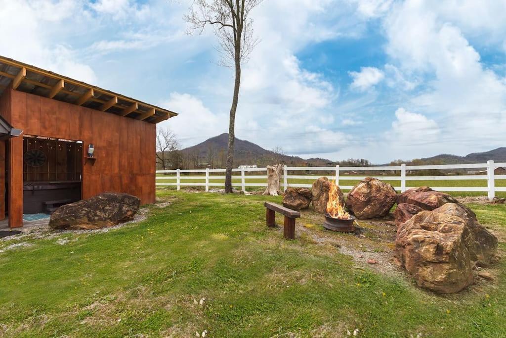 Romantic A-Frame Private Hottub Firepit Neargsmnp Sevierville Exterior foto